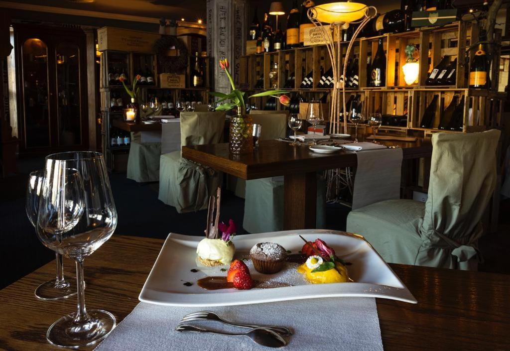 Schloß Holte-Stukenbrock Hotel & Restaurant Westhoff מראה חיצוני תמונה